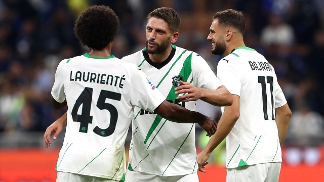 MILAN, ITALY - SEPTEMBER 27: Armand Lauriente, Domenico Berardi and Nedim Bajrami of Sassuolo celebrate victory after the Serie A TIM match between FC Internazionale and US Sassuolo at Stadio Giuseppe Meazza on September 27, 2023 in Milan, Italy. (Photo by Marco Luzzani/Getty Images)