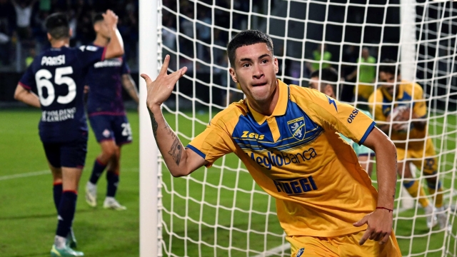 Matias Soule of Frosinone celebrates after scoring 1-1 goal during the Serie A soccer match between Frosinone Calcio and ACF Fiorentina at Benito Stirpe stadium in Frosinone, Italy, 28 September 2023. ANSA/FEDERICO PROIETTI