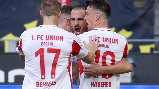 DORTMUND, GERMANY - OCTOBER 07: Leonardo Bonucci of 1.FC Union Berlin celebrates with team mates after scoring the team's second goal from a penalty kick during the Bundesliga match between Borussia Dortmund and 1. FC Union Berlin at Signal Iduna Park on October 07, 2023 in Dortmund, Germany. (Photo by Dean Mouhtaropoulos/Getty Images)