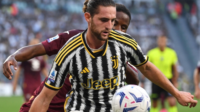 Juventus' French midfielder #25 Adrien Rabiot (front) fights for the ball with Torino's French midfielder #61 Adrien Tameze during the Italian Serie A football match Juventus vs Torino, at Allianz stadium in Turin, on October 7, 2023. (Photo by Isabella BONOTTO / AFP)
