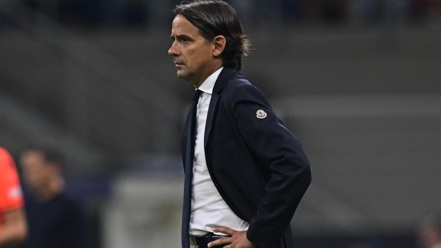 MILAN, ITALY - OCTOBER 03:  Head coach of FC Internazionale Simone Inzaghi react during the UEFA Champions League match between FC Internazionale and SL Benfica at Stadio Giuseppe Meazza on October 03, 2023 in Milan, Italy. (Photo by Mattia Ozbot - Inter/Inter via Getty Images)