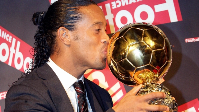 PALLONE D'ORO ATTENTION EMBARGO - DO NOT USE BEFORE 1930GMT - DO NOT USE BEFORE 1930GMT Brazilian Barcelona midfielder Ronaldinho poses with his trophy after being awarded as 50th Ballon d'Or (Golden Ball), for best football player of the year, 28 November 2005 in Paris. Ronaldinho becomes the third Brazilian to win the award after compatriots Ronaldo in 1997 and 2002, and Rivaldo in 1999.     AFP PHOTO FRANCK FIFE