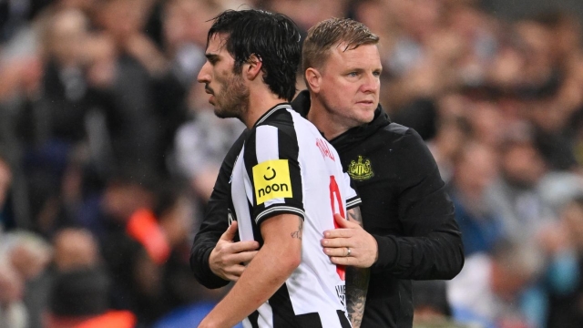 NEWCASTLE UPON TYNE, ENGLAND - OCTOBER 04: Eddie Howe, Manager of Newcastle United, embraces Sandro Tonali of Newcastle United after being substituted during the UEFA Champions League match between Newcastle United FC and Paris Saint-Germain at St. James Park on October 04, 2023 in Newcastle upon Tyne, England. (Photo by Stu Forster/Getty Images)