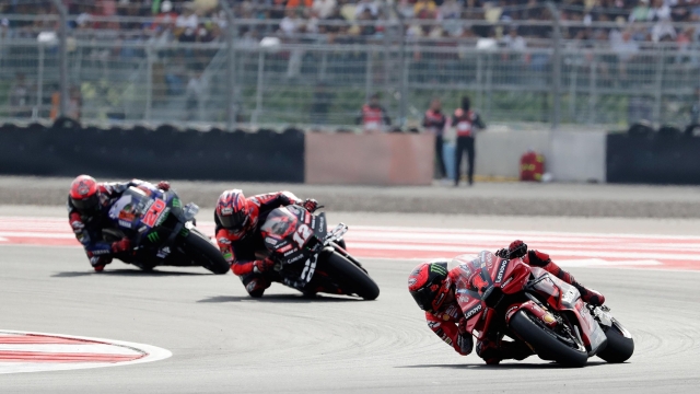 epa10919986 Spainish MotoGP rider Maverick Vinales (C) of the Aprilia Racing, Italian rider Francesco Bagnaia (R) of the Ducati Lenovo Team and French rider Fabio Quartararo (L) of the Monster Energy Yamaha MotoGP Team on their motorcycles during the race in the Motorcycling Grand Prix of Indonesia at the Pertamina Mandalika International Circuit on Lombok island, Indonesia, 15 October 2023.  EPA/ADI WEDA