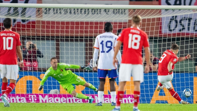 Austria's midfielder #09 Marcel Sabitzer (R) scores the 2-3 goal from the penalty spot past Belgium's goalkeeper #13 Matz Sels during the UEFA Euro 2024 qualifying Group F football match betweeen Austria and Belgium in Vienna on October 13, 2023. (Photo by GEORG HOCHMUTH / APA / AFP) / Austria OUT