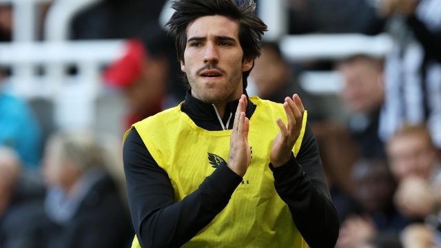 NEWCASTLE UPON TYNE, ENGLAND - OCTOBER 21: Sandro Tonali of Newcastle United applauds the fans as he warms up during the Premier League match between Newcastle United and Crystal Palace at St. James Park on October 21, 2023 in Newcastle upon Tyne, England. (Photo by Ian MacNicol/Getty Images)