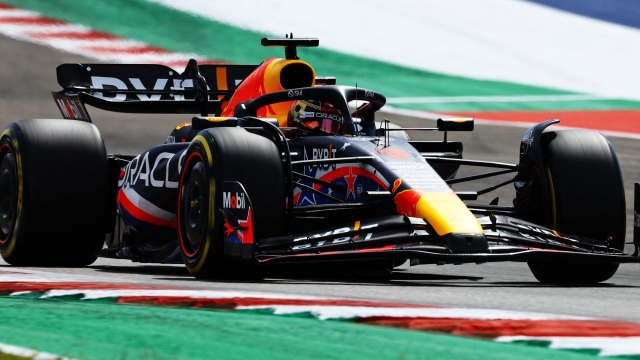 AUSTIN, TEXAS - OCTOBER 21: Max Verstappen of the Netherlands driving the (1) Oracle Red Bull Racing RB19 on track during the Sprint Shootout ahead of the F1 Grand Prix of United States at Circuit of The Americas on October 21, 2023 in Austin, Texas.   Mark Thompson/Getty Images/AFP (Photo by Mark Thompson / GETTY IMAGES NORTH AMERICA / Getty Images via AFP)