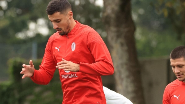 CAIRATE, ITALY - OCTOBER 18: Rade Krunic of AC Milan in action during an AC Milan training session at Milanello on October 18, 2023 in Cairate, Italy. (Photo by Giuseppe Cottini/AC Milan via Getty Images)