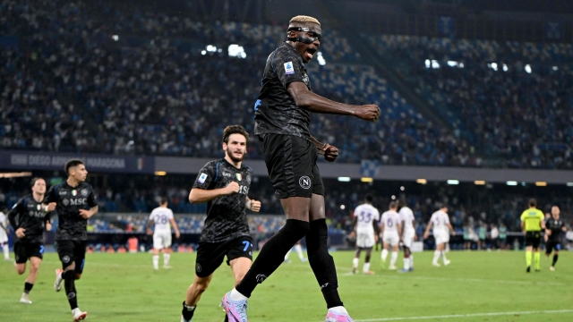 NAPLES, ITALY - OCTOBER 08: Victor Osimhen of SSC Napoli celebrates after scoring their first side goal during the Serie A TIM match between SSC Napoli and ACF Fiorentina at Stadio Diego Armando Maradona on October 08, 2023 in Naples, Italy. (Photo by Francesco Pecoraro/Getty Images)