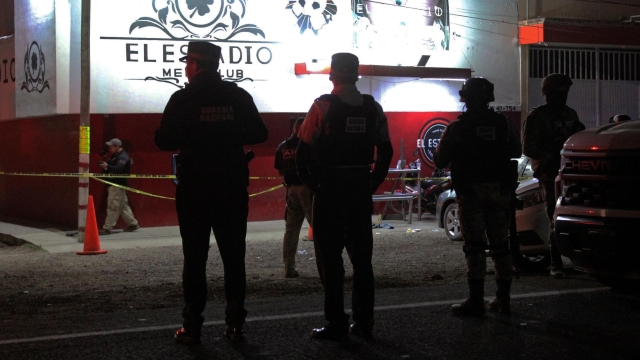 Members of the National Guard and Mexican Police stand guard outside a night club where eight people were killed and seven other injured by an unidentified armed group which opened fire on customers and staff, in the Apaseo el Grande municipality, Guanajuato state, Mexico on March 12, 2023. (Photo by AFP)