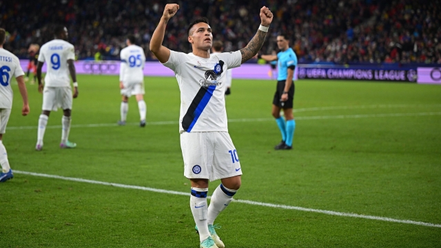 SALZBURG, AUSTRIA - NOVEMBER 08:  Lautaro Martinez of FC Internazionale celebrates after scoring the goal during the UEFA Champions League match between FC Salzburg and FC Internazionale at Red Bull Arena on November 08, 2023 in Salzburg, Austria. (Photo by Mattia Ozbot - Inter/Inter via Getty Images)