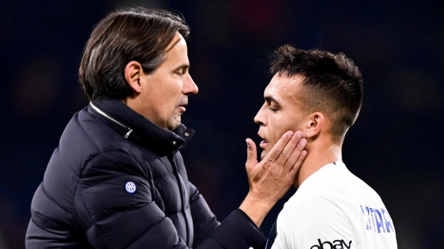 epa10965420 Inter coach Simone Inzaghi (L) and celebrates with Lautaro Martinez after the UEFA Champions League soccer Group D soccer match between RB Salzburg and Inter Milan, in Salzburg, Austria, 08 November 2023.  EPA/Christian Bruna