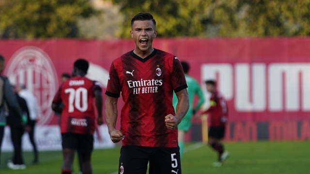 MILAN, ITALY - NOVEMBER 07: Jan Carlo Simic of AC Milan U19 celebrates the victory during the match of Group F - UEFA Youth League 2023/24 between AC Milan U19 and Paris Saint Germain U19 at Centro Sportivo Vismara on November 07, 2023 in Milan, Italy. (Photo by Pier Marco Tacca/AC Milan via Getty Images)