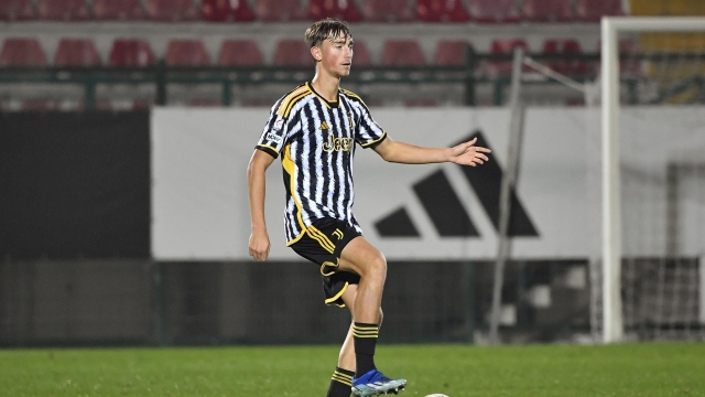 ALESSANDRIA, ITALY - NOVEMBER 12: Dean Huijsen of Juventus controls the ball during the Serie C match between Juventus Next Gen and Carrarese at Stadio Giuseppe Moccagatta on November 12, 2023 in Alessandria, Italy. (Photo by Filippo Alfero - Juventus FC/Juventus FC via Getty Images)