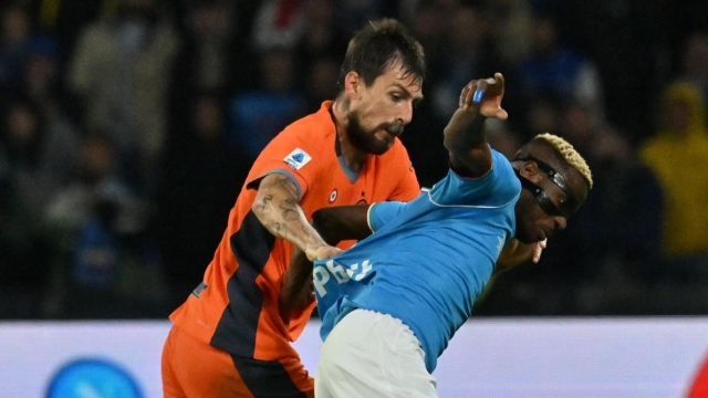 Inter?s defender Francesco Acerbi (L) and  Napoli?s foreward Victor Osimhen   in action during the Italian Serie A soccer match SSC Napoli and FC Inter  at ' Diego Armando Maradona' stadium in Naples, Italy , 3 dicember 2023  ANSA / CIRO FUSCO