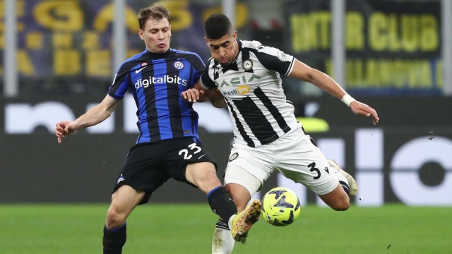 MILAN, ITALY - FEBRUARY 18: Nicolo Barella of FC Internazionale challenges Adam Masina of Udinese Calcio during the Serie A match between FC Internazionale and Udinese Calcio at Stadio Giuseppe Meazza on February 18, 2023 in Milan, Italy. (Photo by Marco Luzzani/Getty Images)