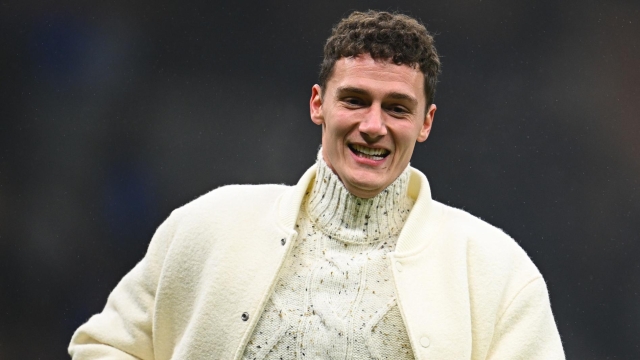 MILAN, ITALY - DECEMBER 09: Benjamin Pavard of FC Internazionale celebrates the victoryafter the Serie A TIM match between FC Internazionale and Udinese Calcio at Stadio Giuseppe Meazza on December 09, 2023 in Milan, Italy. (Photo by Mattia Ozbot - Inter/Inter via Getty Images)