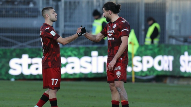 Foto Andrea Rigano/LaPresse 16 Dicembre 2023 - Venezia, Italia - sport, calcio - Venezia vs SudTirol  - Campionato italiano di calcio Serie BKT 2023/2024 - Stadio Pier Luigi Penzo. Nella foto: casiraghi e merkaj   December 16,  2023 Venezia, Italy - sport, soccer - Venezia vs  SudTirol - Italian Serie BKT Football Championship 2023/2024 -Stadio Pier Luigi Penzo in the pic: casiraghi and merkaj