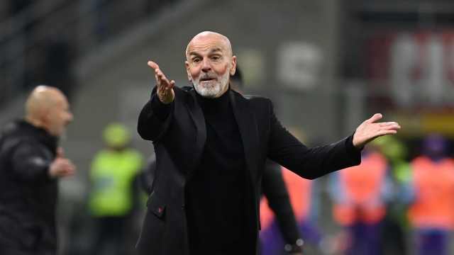 MILAN, ITALY - NOVEMBER 25:  Head coach of AC Milan Stefano Pioli reacts during the Serie A TIM match between AC Milan and ACF Fiorentina at Stadio Giuseppe Meazza on November 25, 2023 in Milan, Italy. (Photo by Claudio Villa/AC Milan via Getty Images)