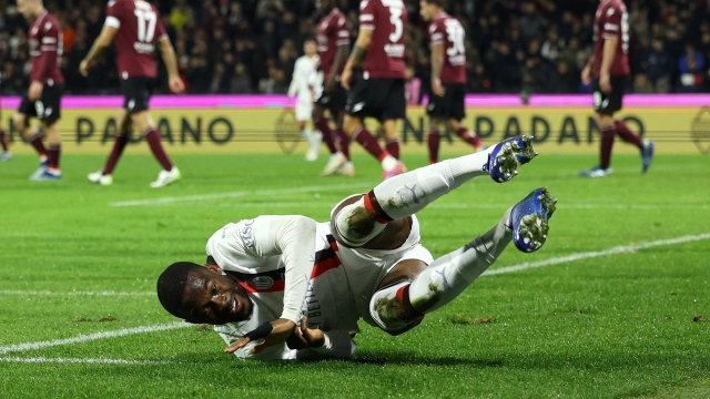 SALERNO, ITALY - DECEMBER 22: Fikayo Tomori of AC Milan celebrates after scoring his side first goal during the Serie A TIM match between US Salernitana and AC Milan at Stadio Arechi on December 22, 2023 in Salerno, Italy. (Photo by Francesco Pecoraro/Getty Images)