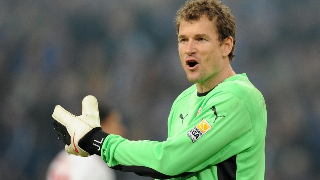 epa02098577 A picture made available on 30 March shows German goalie Jens Lehmann complaining during a German Bundesliga match in Gelsenkirchen, Germany, 12 March 2010. Former natinal goalkeeper Jens Lehmann, currently playing for German Bundesliga club VfB Stuttgart, announced on 30 March 2010 at a press conference he will end his career when Bundesliga season ends on 08 May 2010.  EPA/ACHIM SCHEIDEMANN