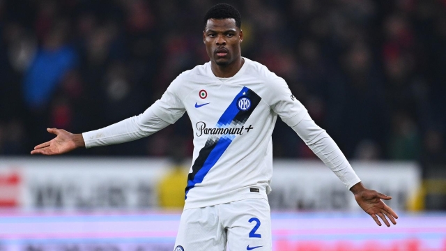 GENOA, ITALY - DECEMBER 29:  Denzel Dumfries of FC Internazionale in action during the Serie A TIM match between Genoa CFC and FC Internazionale at Stadio Luigi Ferraris on December 29, 2023 in Genoa, Italy. (Photo by Mattia Ozbot - Inter/Inter via Getty Images)