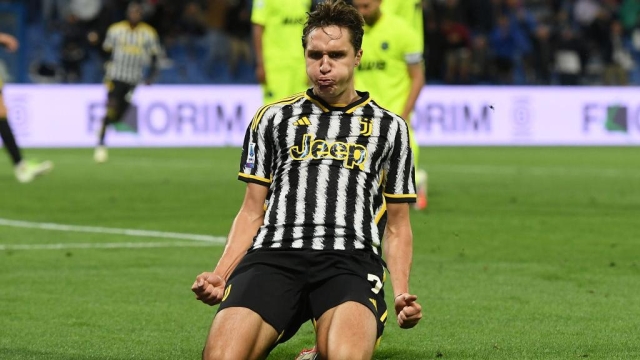 REGGIO NELL'EMILIA, ITALY - SEPTEMBER 23: Federico Chiesa of Juventus celebrates after scoring the team's second goal during the Serie A TIM match between US Sassuolo and Juventus at Mapei Stadium - Citta' del Tricolore on September 23, 2023 in Reggio nell'Emilia, Italy. (Photo by Alessandro Sabattini/Getty Images)