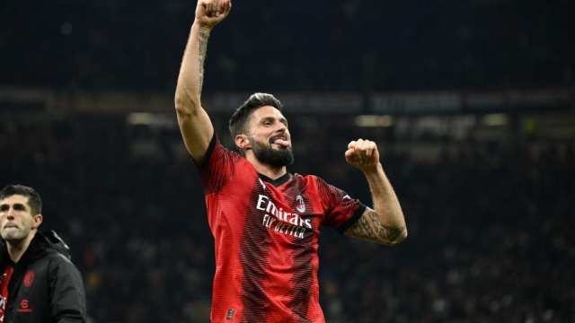 MILAN, ITALY - NOVEMBER 07:  Olivier Giroud of AC Milan celebrates celebrates the win at the end of the UEFA Champions League match between AC Milan and Paris Saint-Germain at Stadio Giuseppe Meazza on November 07, 2023 in Milan, Italy. (Photo by Claudio Villa/AC Milan via Getty Images)