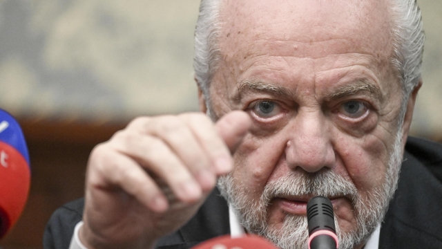 Il presidente del Napoli Aurelio De Laurentiis nel palazzo della Prefettura a Napoli durante l'incontro con la stampa al termine del tavolo organizzativo delle iniziative per la vittoria dello scudetto . 2 maggio 2023, ANSA / CIRO FUSCO