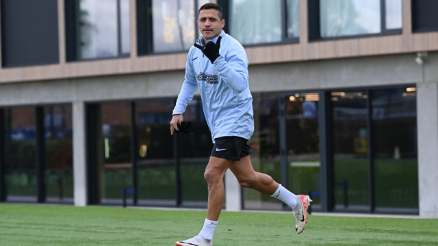 COMO, ITALY - JANUARY 02: Alexis Sanchez of FC Internazionale arrives during the FC Internazionale training session at Suning Training Centre at Appiano Gentile on January 02, 2024 in Como, Italy. (Photo by Mattia Pistoia - Inter/Inter via Getty Images)