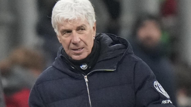 Atalanta's head coach Gian Piero Gasperini leaves the field after he was shown a red card during the Italian Cup quarterfinal soccer match between AC Milan and Atalanta, at the San Siro stadium in Milan, Italy, Wednesday, Jan. 10, 2024. (AP Photo/Luca Bruno)