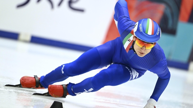 epa11071281 Pietro Sighel of Italy competes in the men's 500m heats of the ISU Short Track Speed Skating European Championships in Gdansk, Poland, 12 January 2024.  EPA/Adam Warzawa POLAND OUT