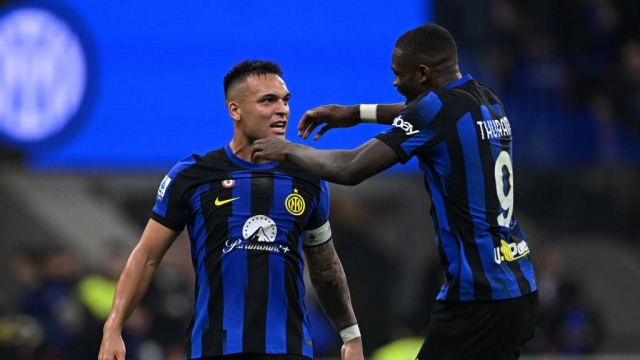 MILAN, ITALY - OCTOBER 29: Marcus Thuram and Lautaro Martinez of FC Internazionale celebrate the victory after the Serie A TIM match between FC Internazionale and AS Roma at Stadio Giuseppe Meazza on October 29, 2023 in Milan, Italy. (Photo by Mattia Ozbot - Inter/Inter via Getty Images)