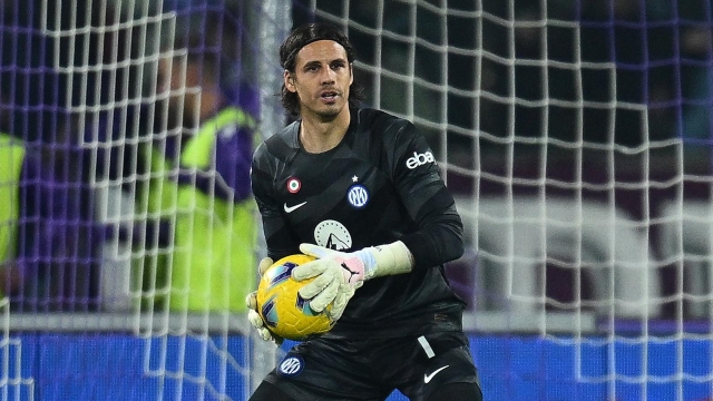 FLORENCE, ITALY - JANUARY 28:  Yann Sommer of FC Internazionale in action during the Serie A TIM match between ACF Fiorentina and FC Internazionale - Serie A TIM  at Stadio Artemio Franchi on January 28, 2024 in Florence, Italy. (Photo by Mattia Ozbot - Inter/Inter via Getty Images)