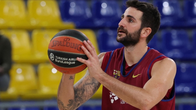 Spanish guard Ricky Rubio takes part in a training session with FC Barcelona's players, in Barcelona on January 30, 2023. Spanish guard Ricky Rubio announced on January 29 that he would attend a training with FC Barcelona, for the first time since his announcement of a break in August to take care of his mental health. (Photo by LLUIS GENE / AFP)
