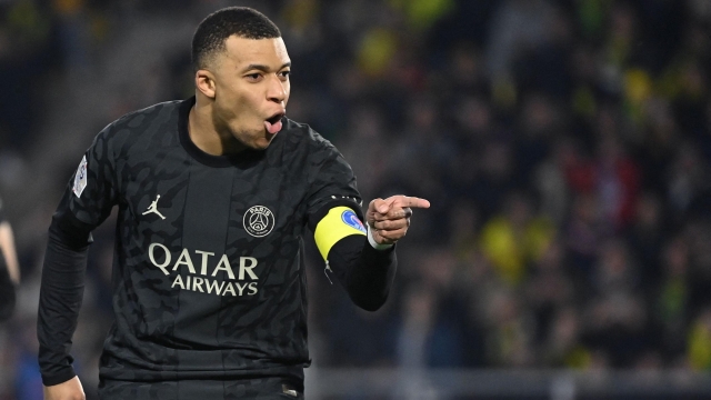 TOPSHOT - Paris Saint-Germain's French forward #07 Kylian Mbappe reacts after scoring his team's second goal during the French L1 football match between FC Nantes and Paris Saint-Germain (PSG) at the La Beaujoire stadium in Nantes, western France, on February 17, 2024. (Photo by Sebastien SALOM-GOMIS / AFP)