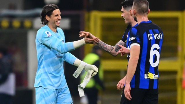 MILAN, ITALY - FEBRUARY 28:  Yann Sommer , Alessandro Bastoni and Stefan De Vrij of FC Internazionale celebrate the win at the end of the Serie A TIM match between FC Internazionale and Atalanta BC - Serie A TIM  at Stadio Giuseppe Meazza on February 28, 2024 in Milan, Italy. (Photo by Mattia Pistoia - Inter/Inter via Getty Images)