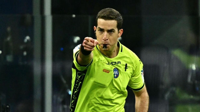Italian referee Giovanni Ayroldi confirms a penalty kick after consulting VAR during the Italian Serie A football match between Inter Milan and Genoa at San Siro Stadium, in Milan on March 4, 2024. (Photo by GABRIEL BOUYS / AFP)