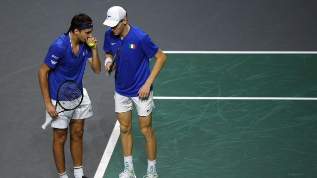 Italy's Jannik Sinner (R) and Lorenzo Sonego talk together as they play against Netherlands' Tallon Griekspoor and Wesley Koolhof during the second men's doubles quarter-final tennis match between Italy and Netherlands of the Davis Cup tennis tournament at the Martin Carpena sportshall, in Malaga on November 23, 2023. (Photo by JORGE GUERRERO / AFP)