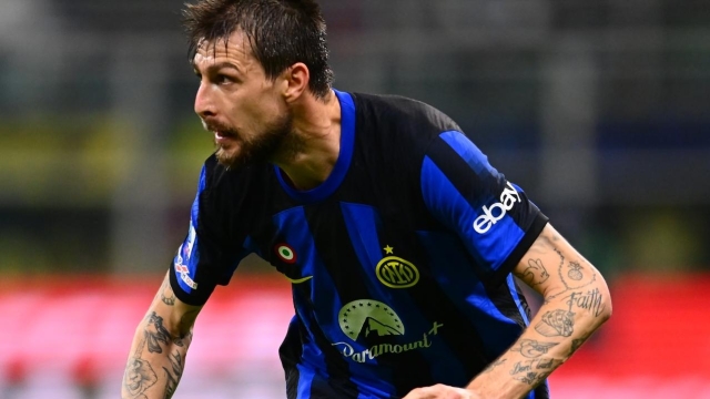 MILAN, ITALY - MARCH 17:  Francesco Acerbi of FC Internazionale in action during the Serie A TIM match between FC Internazionale and SSC Napoli at Stadio Giuseppe Meazza on March 17, 2024 in Milan, Italy. (Photo by Mattia Pistoia - Inter/Inter via Getty Images)