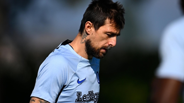 COMO, ITALY - MARCH 21: Francesco Acerbi of FC Internazionale in action during the FC Internazionale training session at the club's training ground Suning Training Center on March 21, 2024 in Como, Italy.  (Photo by Mattia Ozbot - Inter/Inter via Getty Images)