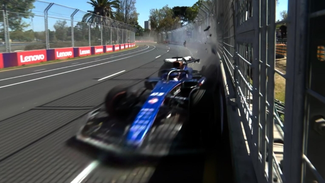 Il momento in cui avviene il violento impatto della Williams di Albon sulle barriere. F1TV