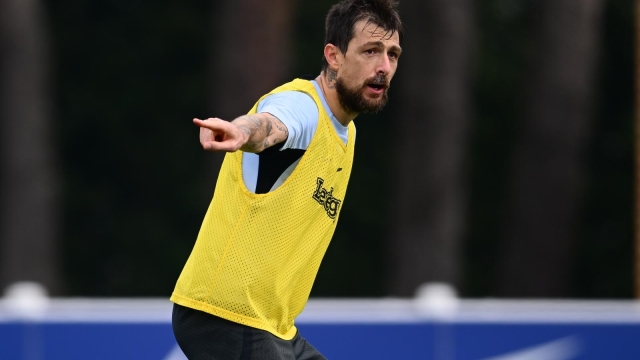 COMO, ITALY - MARCH 23: Francesco Acerbi of FC Internazionale gestures during the FC Internazionale training session at Suning Training Centre on March 23, 2024 in Como, Italy.  (Photo by Mattia Pistoia - Inter/Inter via Getty Images)