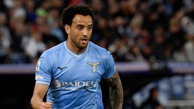 Lazio's Brazilian midfielder #07 Felipe Anderson controls the ball during the Italian Serie A football match between Lazio and Juventus at the Olympic stadium in Rome, on March 30, 2024. (Photo by Filippo MONTEFORTE / AFP)