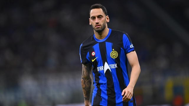 MILAN, ITALY - APRIL 14: Hakan Calhanoglu of FC Internazionale, in action, looks on during the Serie A TIM match between FC Internazionale and Cagliari at Stadio Giuseppe Meazza on April 14, 2024 in Milan, Italy. (Photo by Mattia Ozbot - Inter/Inter via Getty Images)