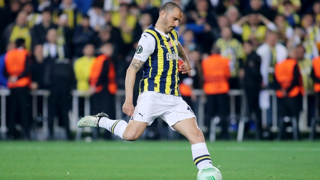 ISTANBUL, TURKEY - APRIL 18: Leonardo Bonucci of Fenerbahce  misses the team's fifth penalty in the penalty shoot out, after Konstantinos Tzolakis of Olympiakos (not pictured) makes a save, in the penalty-shootout during the UEFA Europa Conference League 2023/24 Quarter-final second leg match between Fenerbahçe and Olympiacos FC at  on April 18, 2024 in Istanbul, Turkey. (Photo by Ahmad Mora/Getty Images) (Photo by Ahmad Mora/Getty Images)