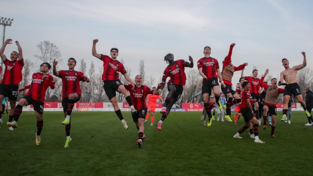 MILAN, ITALY - MARCH 13: AC Milan players celebrates the victory at the end of the UEFA Youth League 2023/24 Quarter-final match between AC Milan and Real Madrid at Centro Sportivo Vismara on March 13, 2024 in Milan, Italy. (Photo by Sara Cavallini/AC Milan via Getty Images)