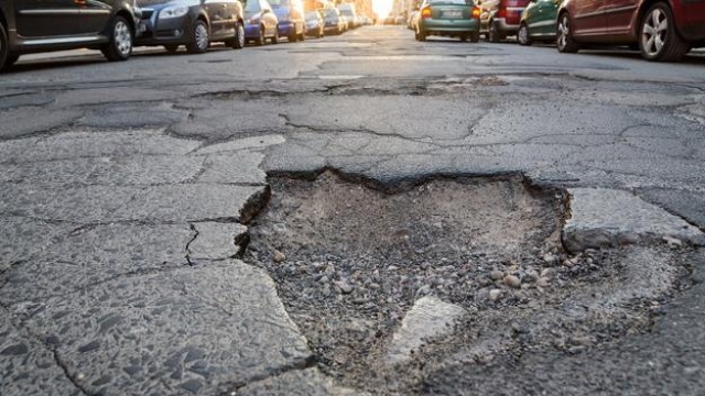 Risarcimento danni causati da buche stradali: guida pratica