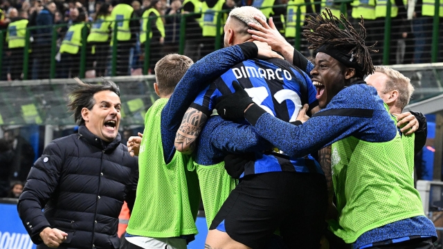 Inter MilanÂ?s head coach Simone Inzaghi (L) celebrates with his players for defender Federico Dimarco (R) who scored the 3-0 lead during the Serie A soccer match between Inter MIlan and Atalanta at the Giuseppe Meazza stadium in Milan, Italy, 28 February 2024. ANSA/DANIEL DAL ZENNARO