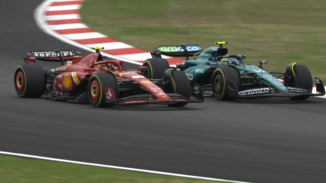 Sainz e Alonso in lotta durante la Sprint Race del GP Cina 2024. F1TV